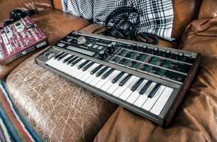 How to Build a DJ Set (Detailed Guide)