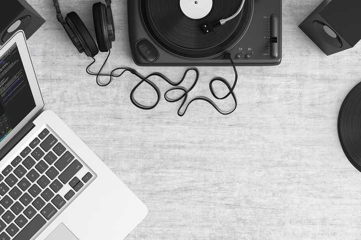 dj controller with dvs