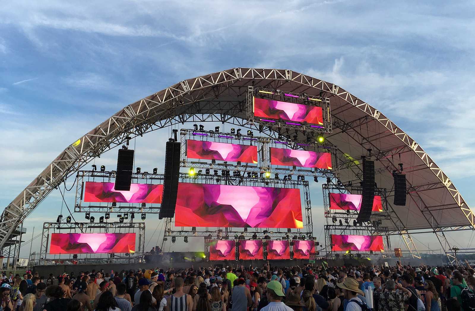 How many watts is good for speakers?